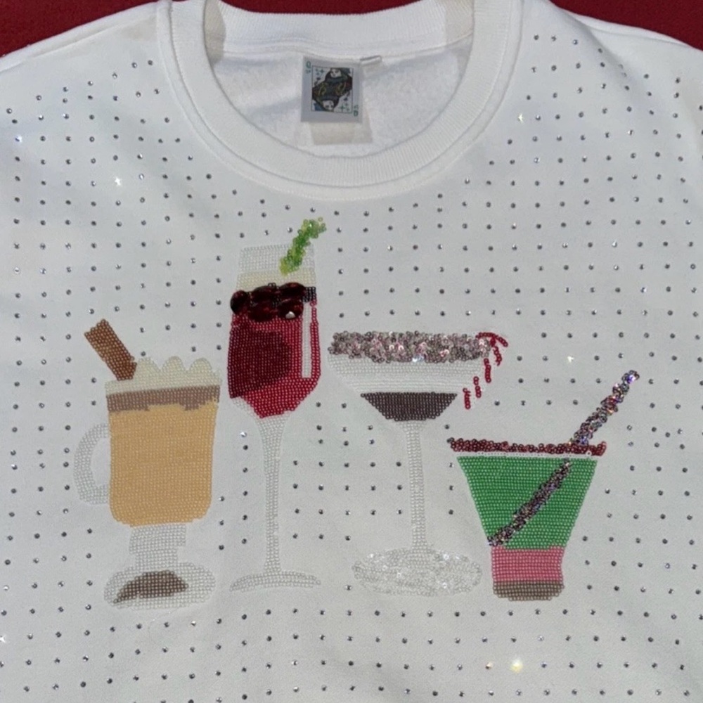 🍸🍹Queen Of Sparkles L Holiday Cocktails Sequin & Rhinestones Sweatshirt EUC - Picture 5 of 10